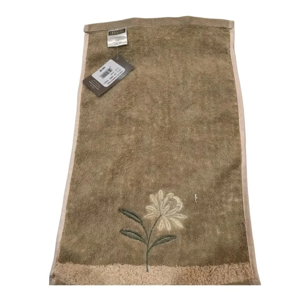 Croscill Green Fingertip Towel 100% Cotton Floral Embroidery NWT